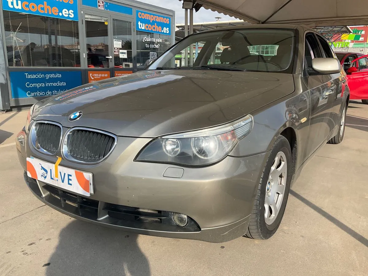 Фото BMW 5er 525i – справа ззаді
