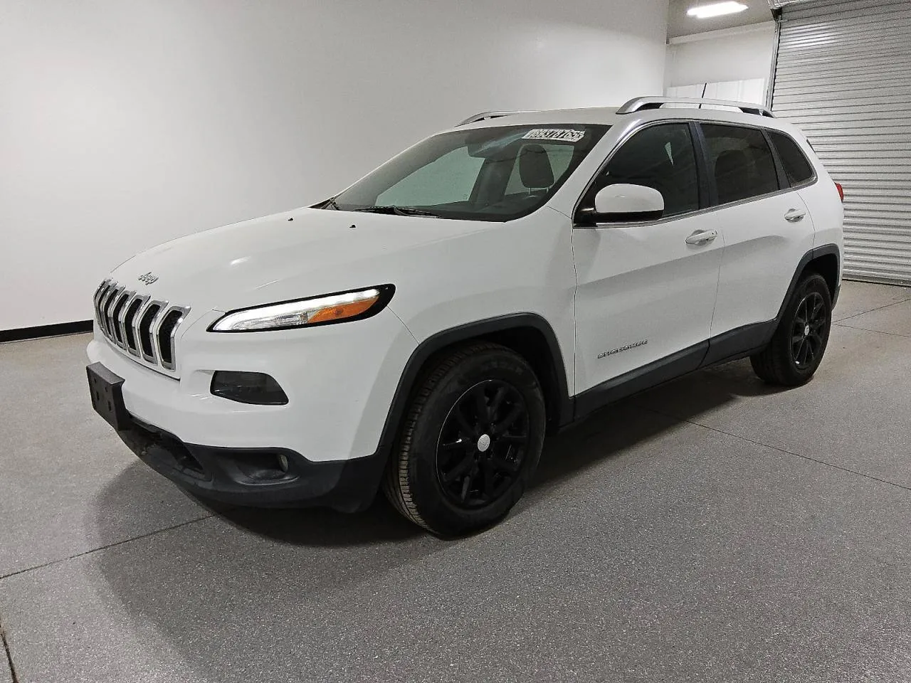 Фото JEEP CHEROKEE LATITUDE – справа ззаді