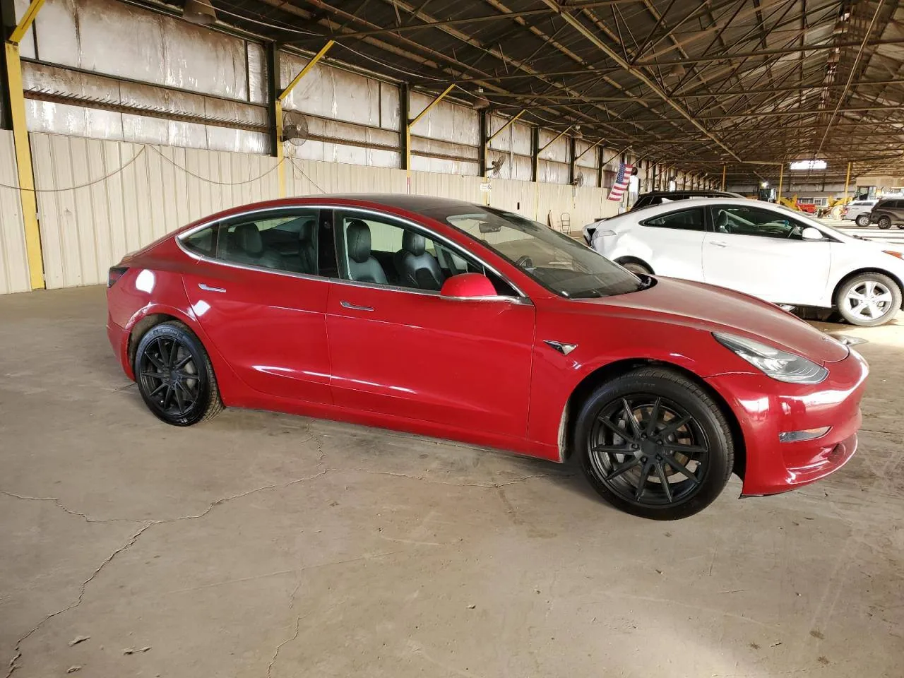 Фото Tesla Model 3 – багажник