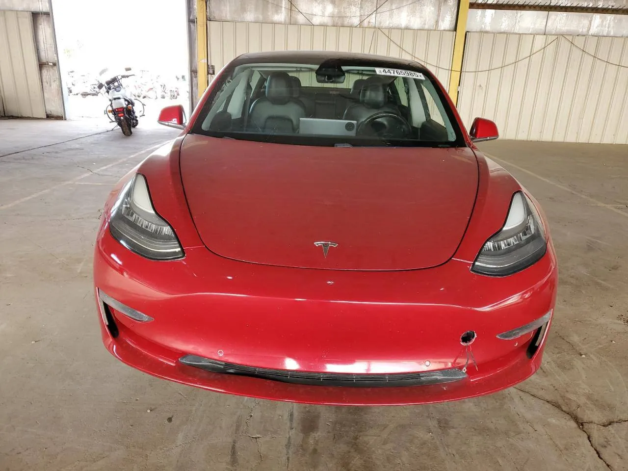 Фото Tesla Model 3 – салон передні сидіння