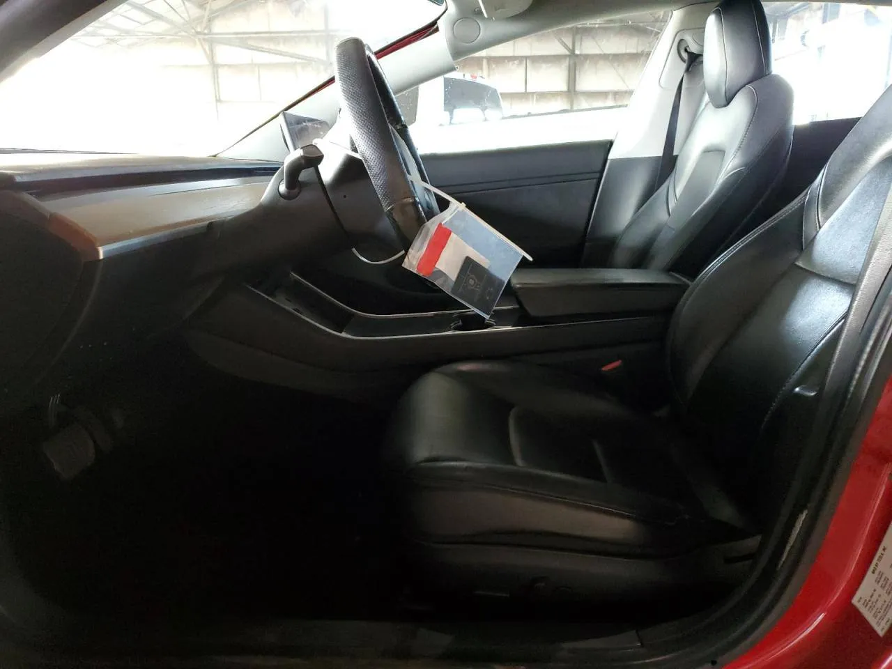 Фото Tesla Model 3 – кермо