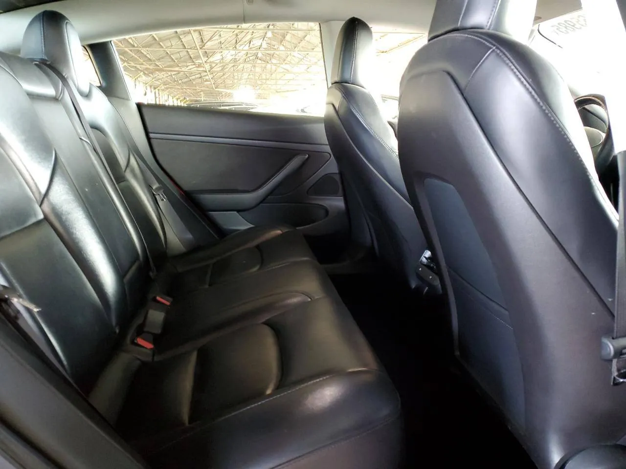 Фото Tesla Model 3 – Vin code