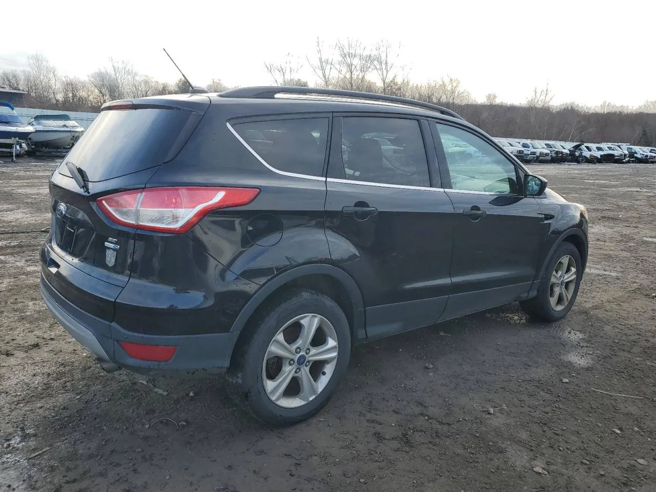 Фото FORD ESCAPE SE – справа ззаді