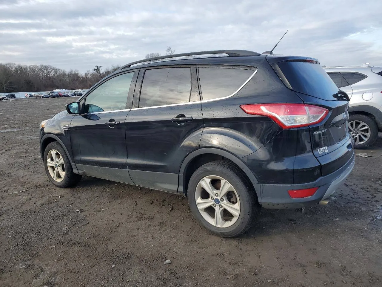Фото FORD ESCAPE SE – збоку