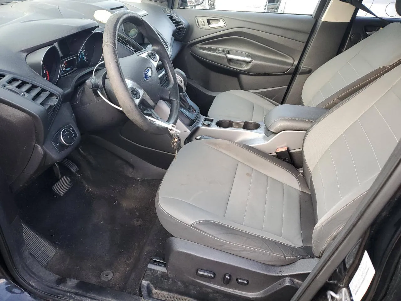 Фото FORD ESCAPE SE – панель приборів