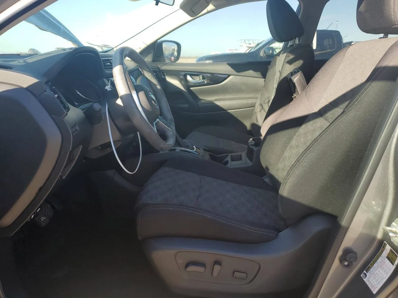 Фото NISSAN ROGUE SPORT S – зліва ззаді