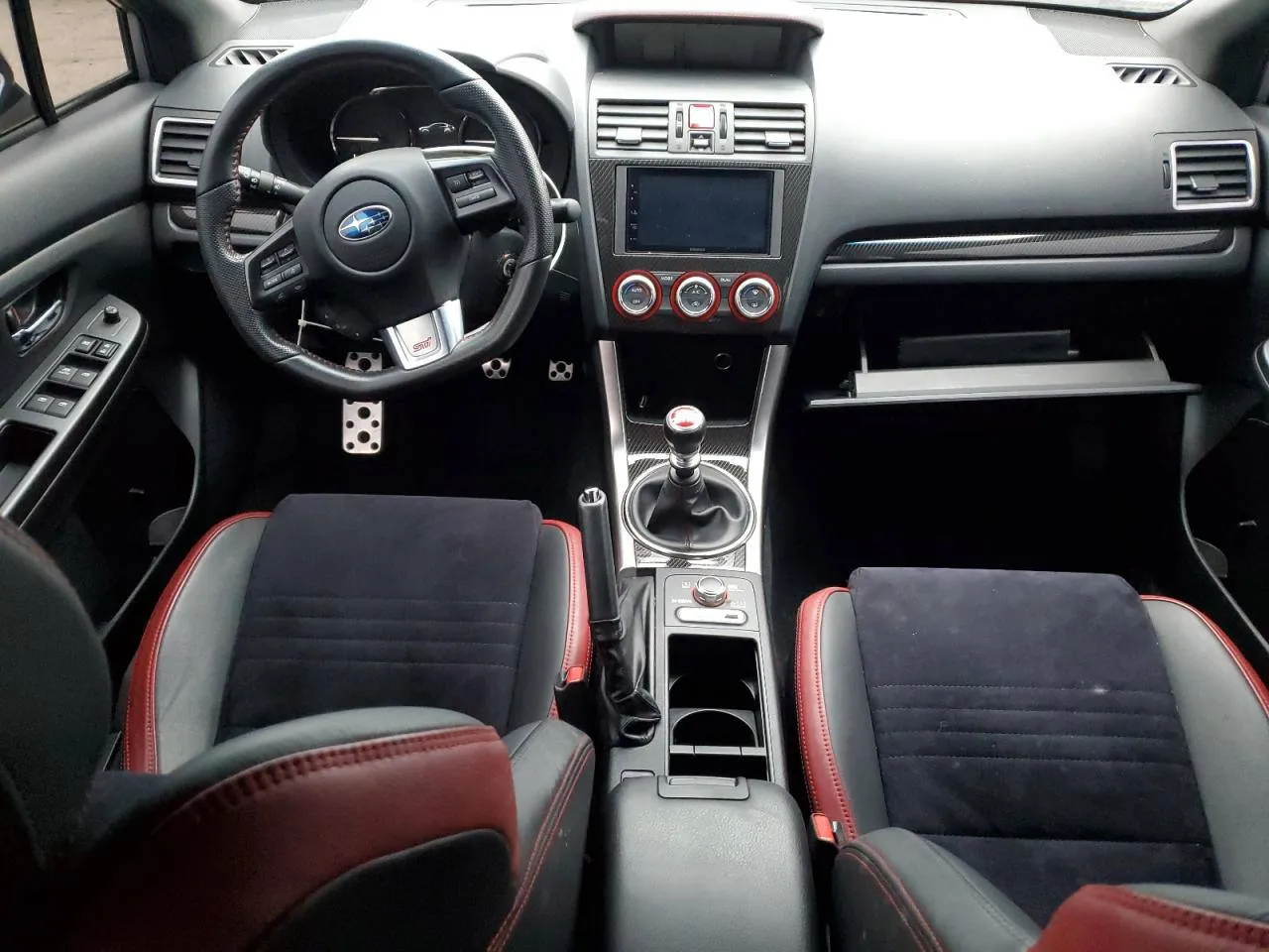 Фото SUBARU WRX STI – зліва зпереду