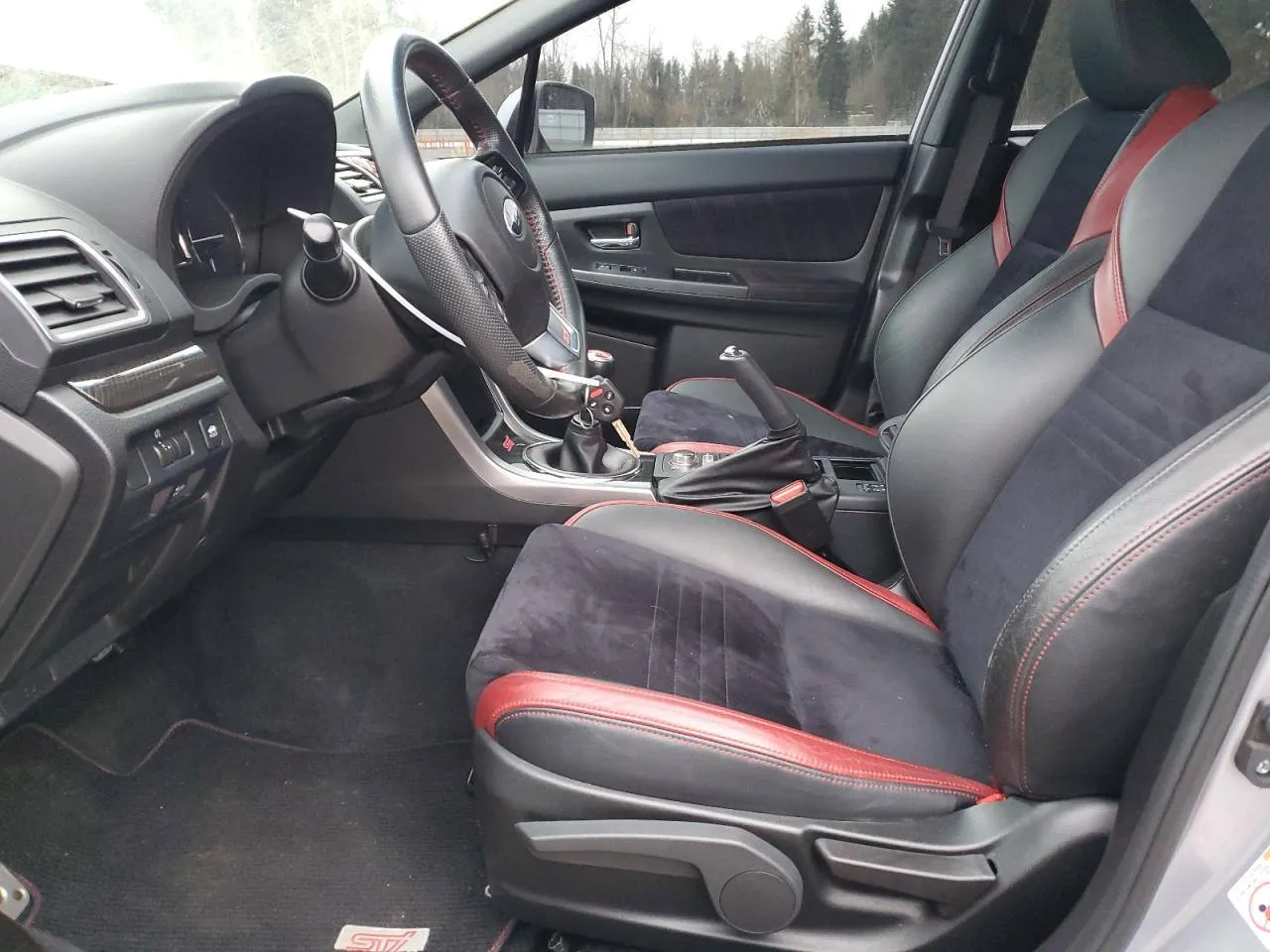 Фото SUBARU WRX STI – зліва ззаді