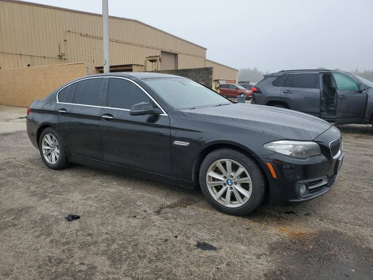 Фото BMW 528 XI – спереді