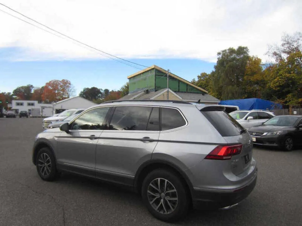 Фото VOLKSWAGEN TIGUAN SE – справа ззаді