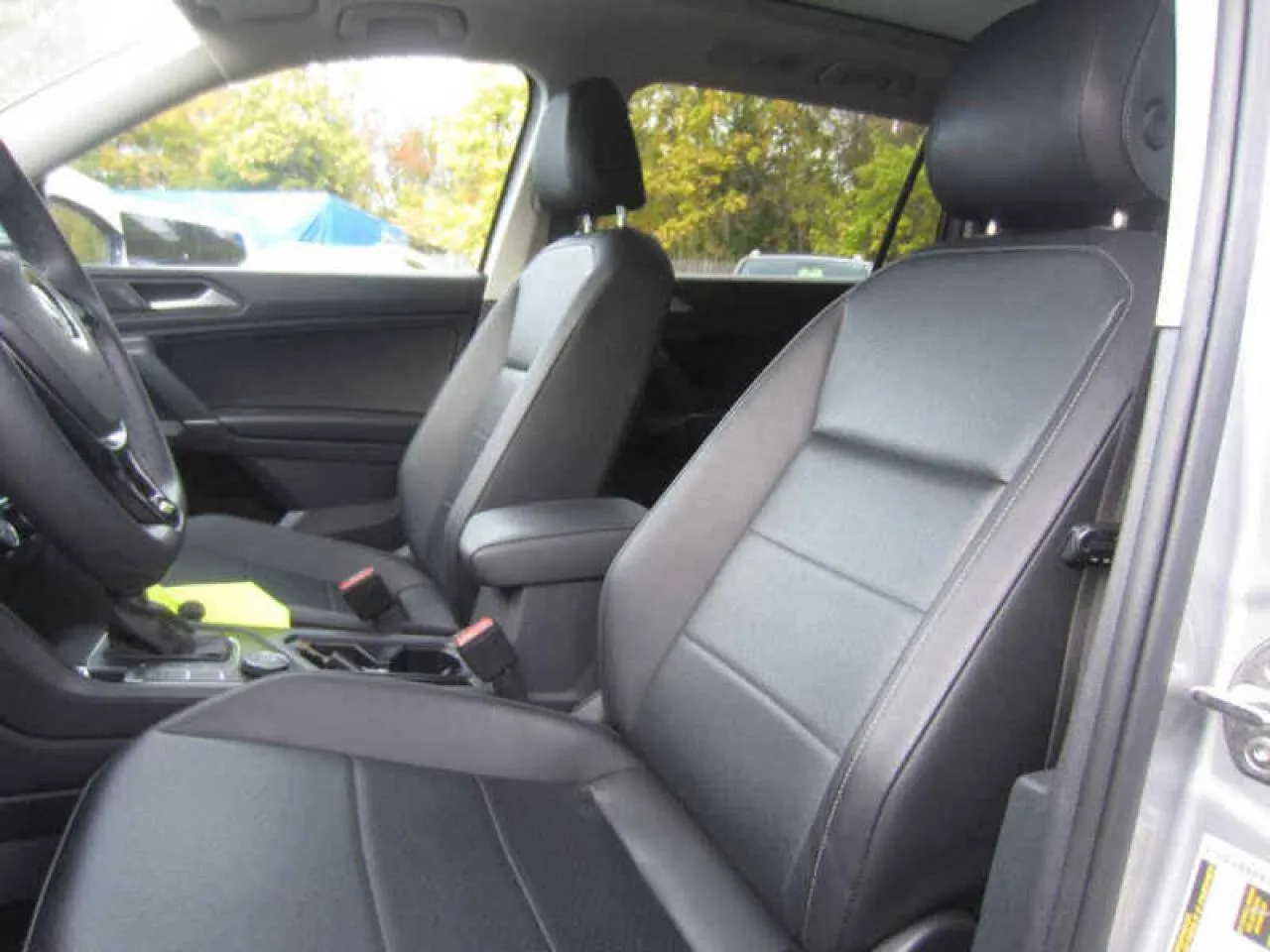 Фото VOLKSWAGEN TIGUAN SE – збоку