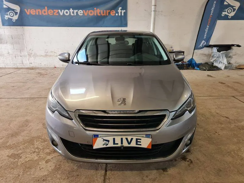 Фото Peugeot 308 feline – збоку