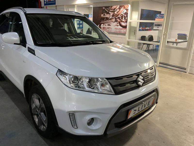 Фото Suzuki Vitara – салон задні сидіння