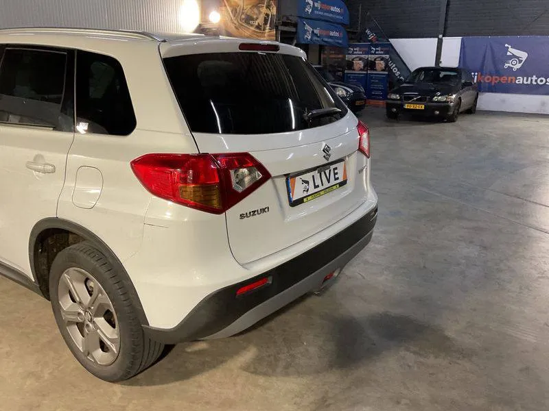 Фото Suzuki Vitara – салон передні сидіння