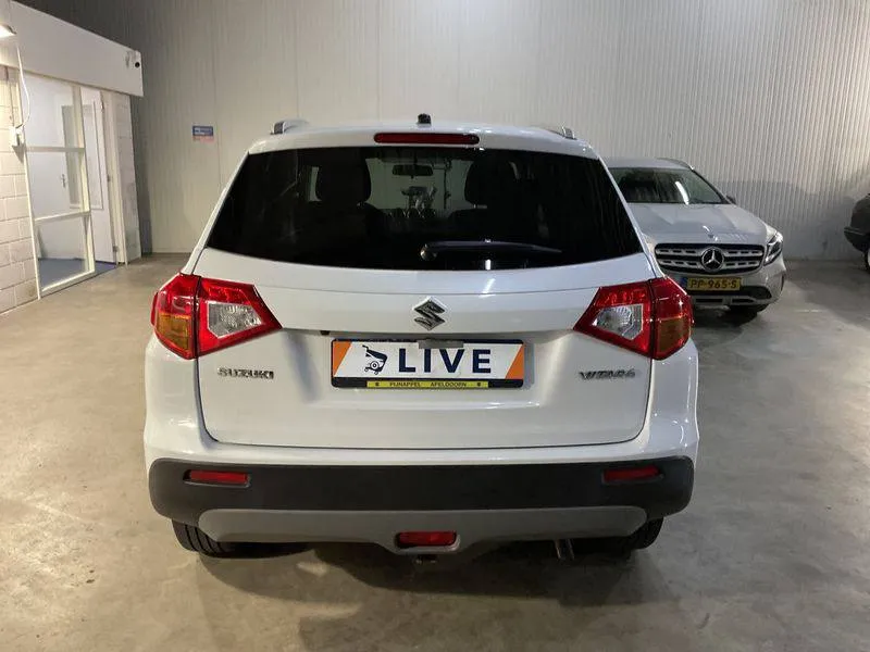 Фото Suzuki Vitara – справа спереду
