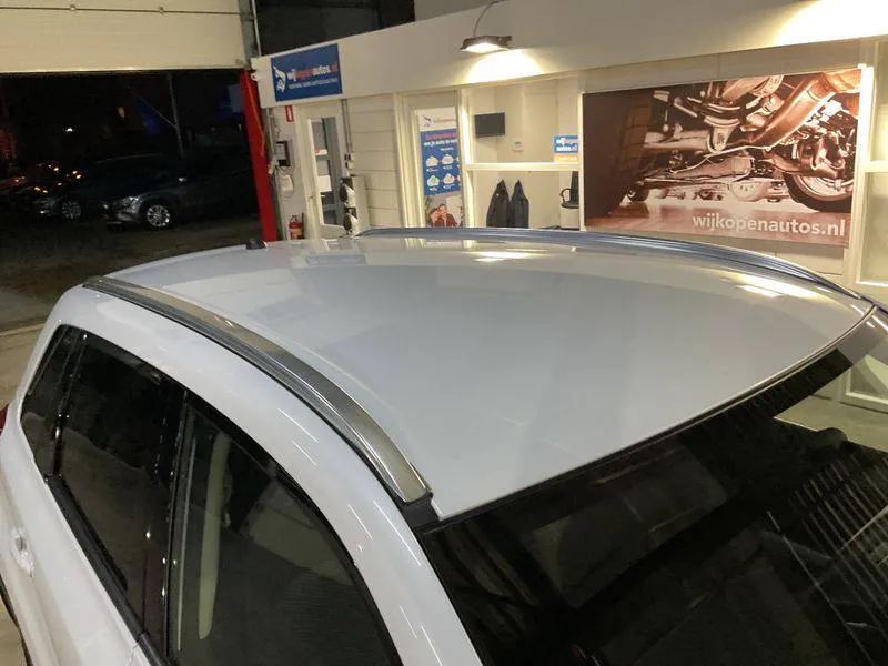 Фото Suzuki Vitara – зліва ззаді