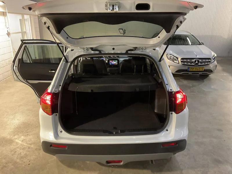 Фото Suzuki Vitara – кермо