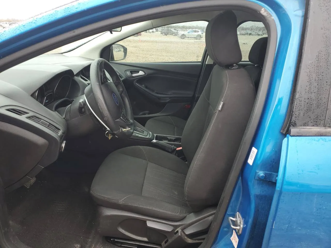 Фото Ford Focus SE – панель приборів