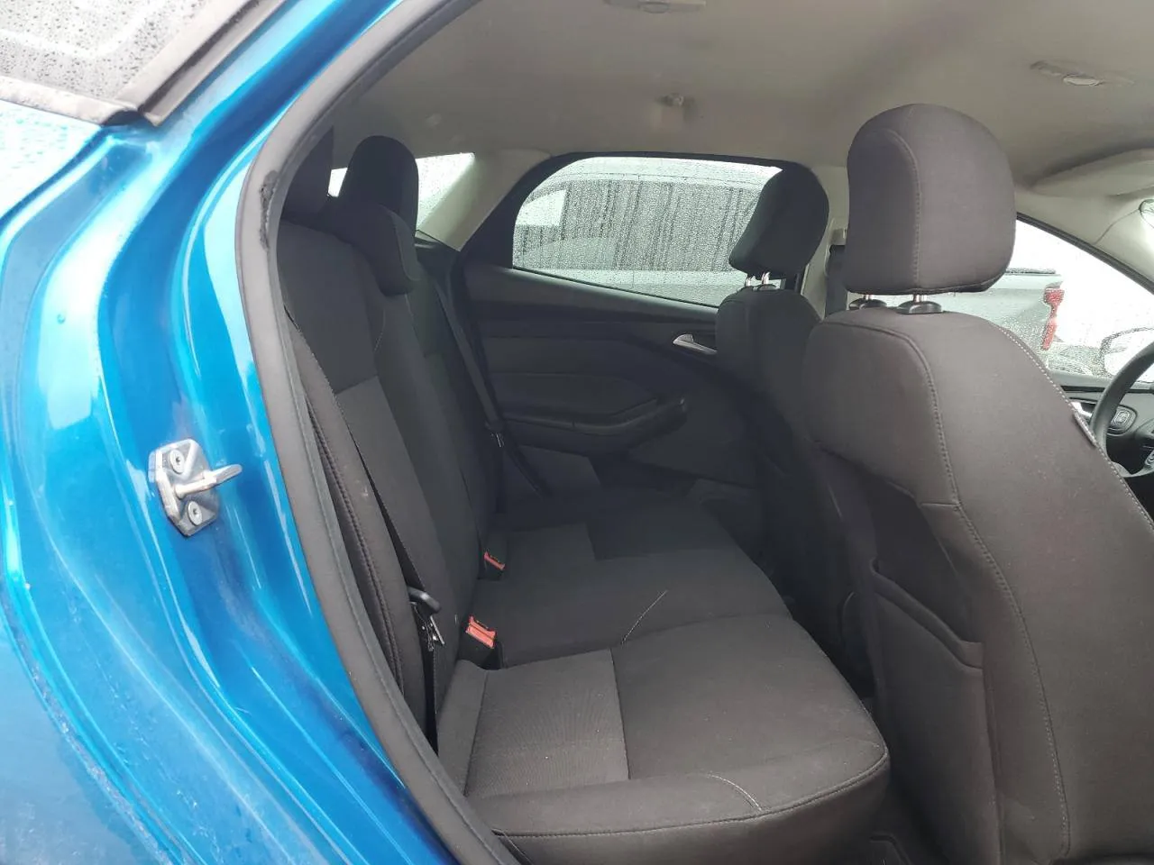 Фото Ford Focus SE – зліва ззаді