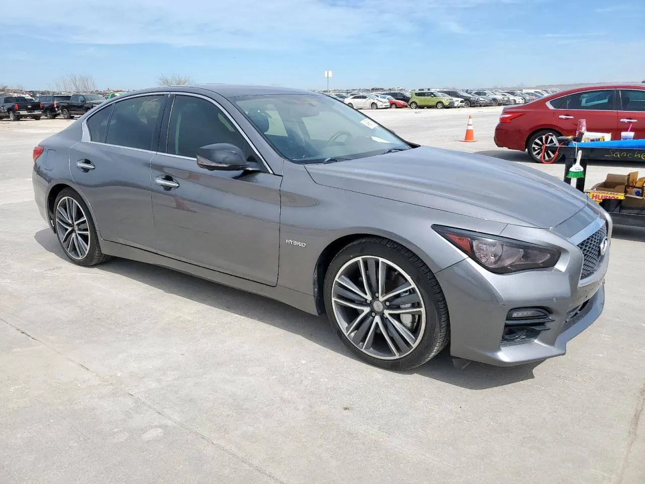 Фото Infiniti Q50 Hybrid Premium – збоку