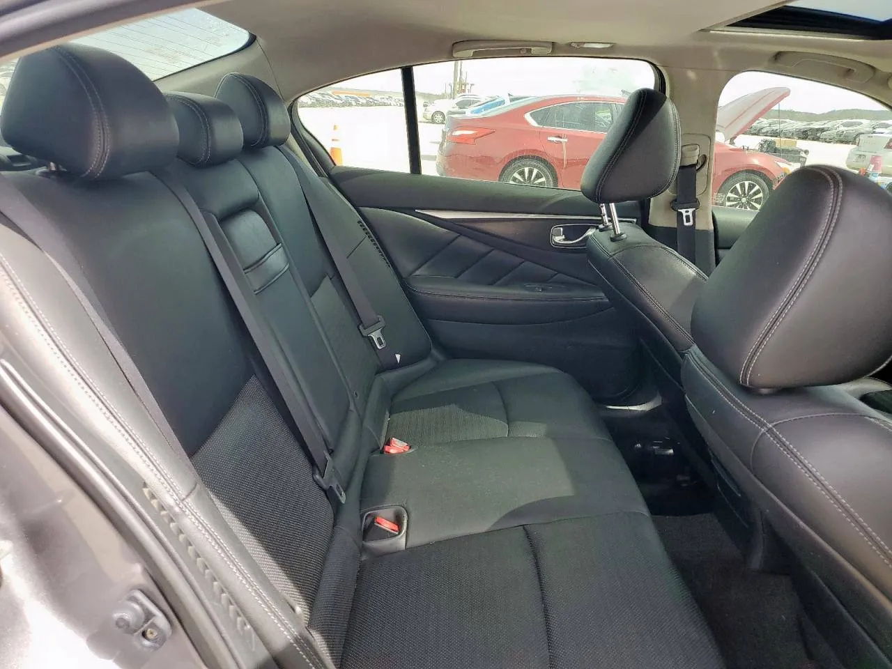 Фото Infiniti Q50 Hybrid Premium – багажник
