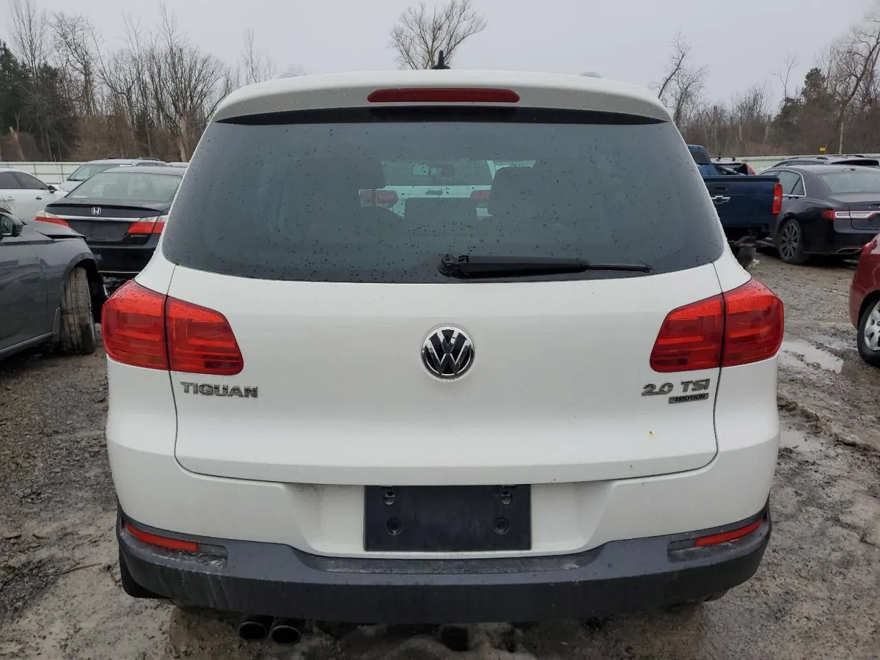 Фото Volkswagen Tiguan S – зліва ззаді