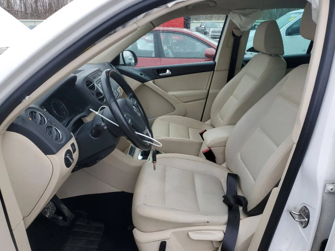 Фото Volkswagen Tiguan S – кермо