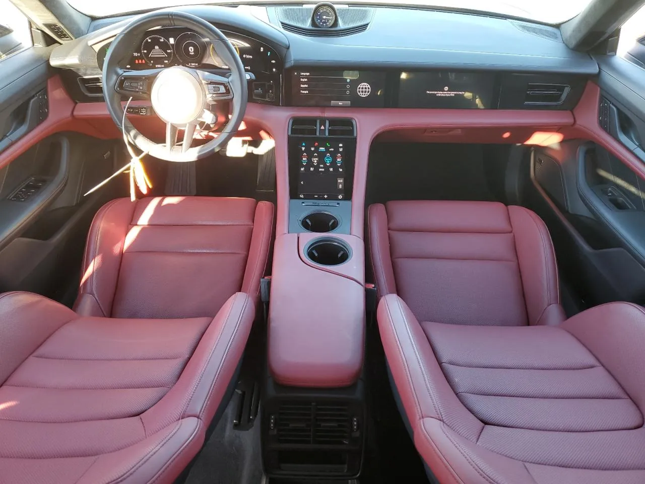 Фото PORSCHE TAYCAN – салон передні сидіння