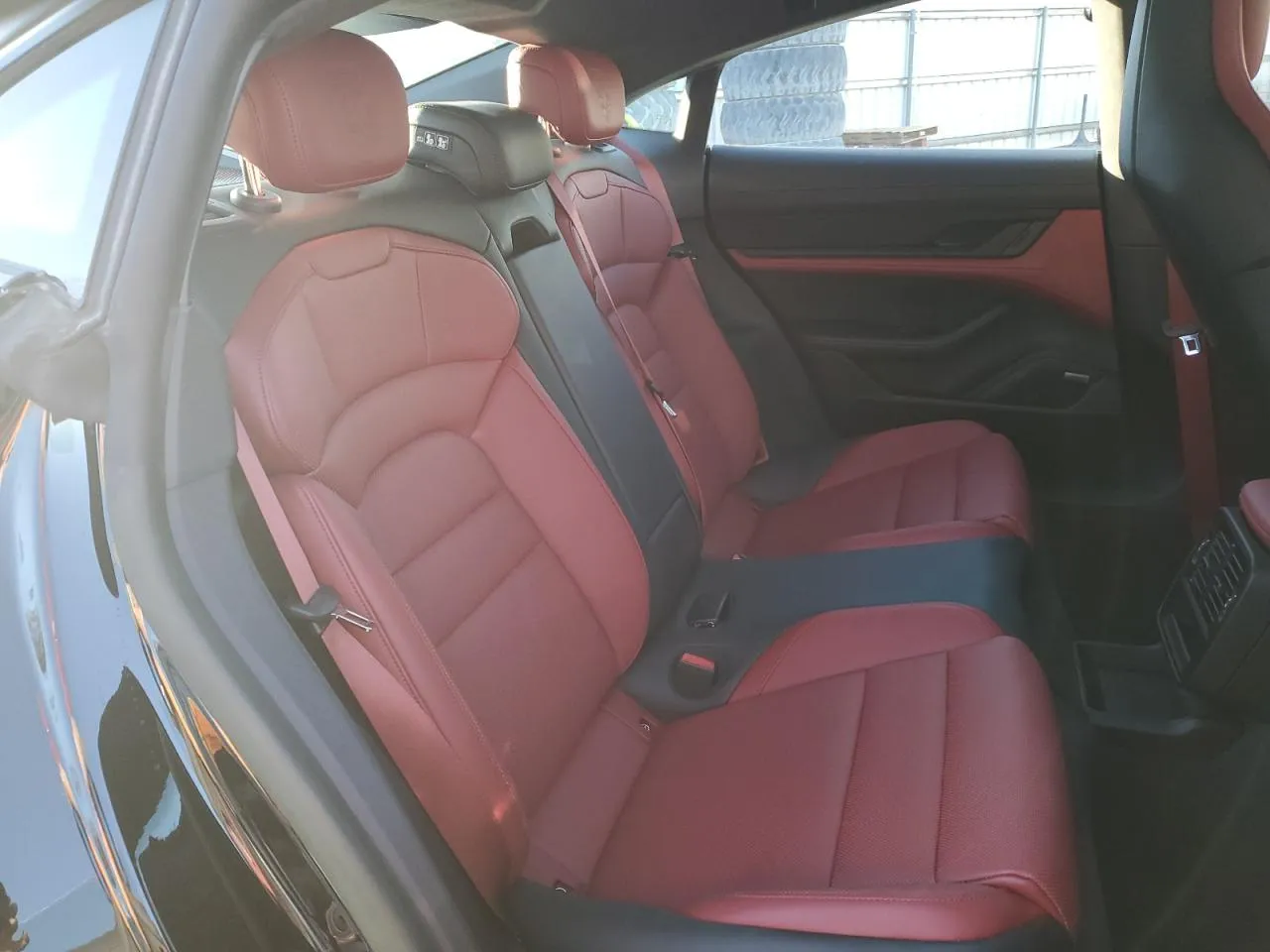 Фото PORSCHE TAYCAN – кермо