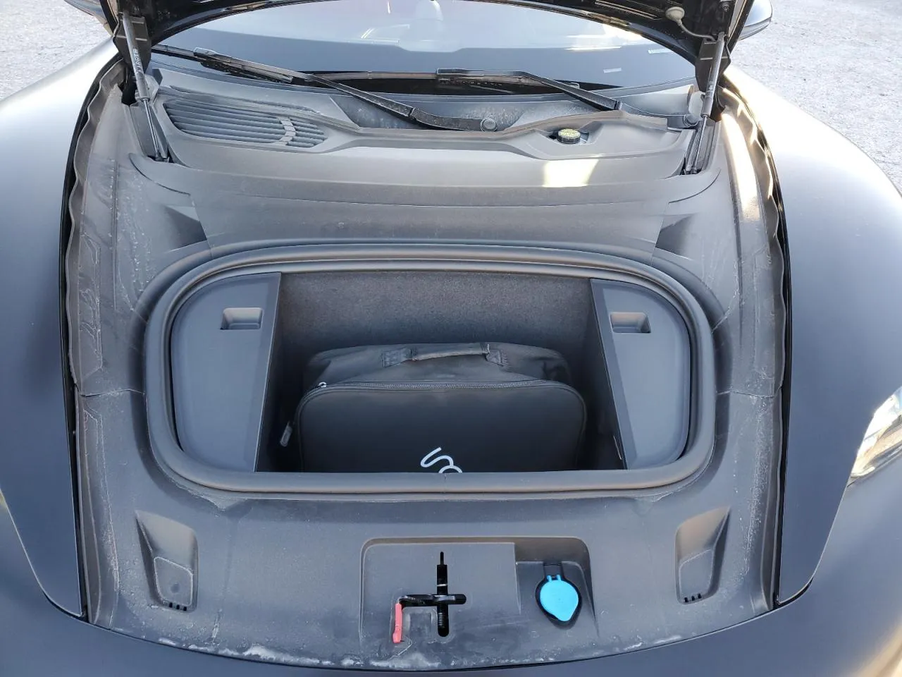 Фото PORSCHE TAYCAN – панель приборів