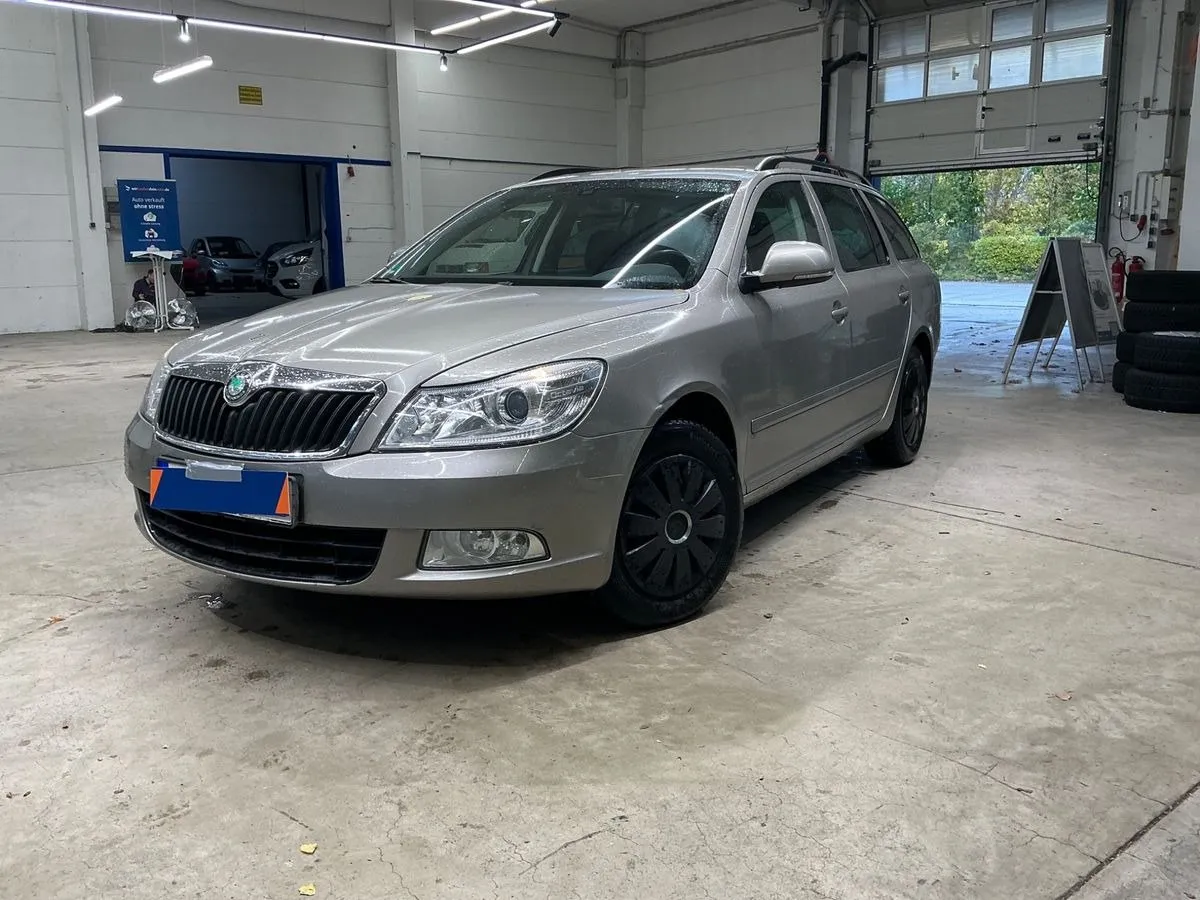 Фото Skoda Octavia – спереді